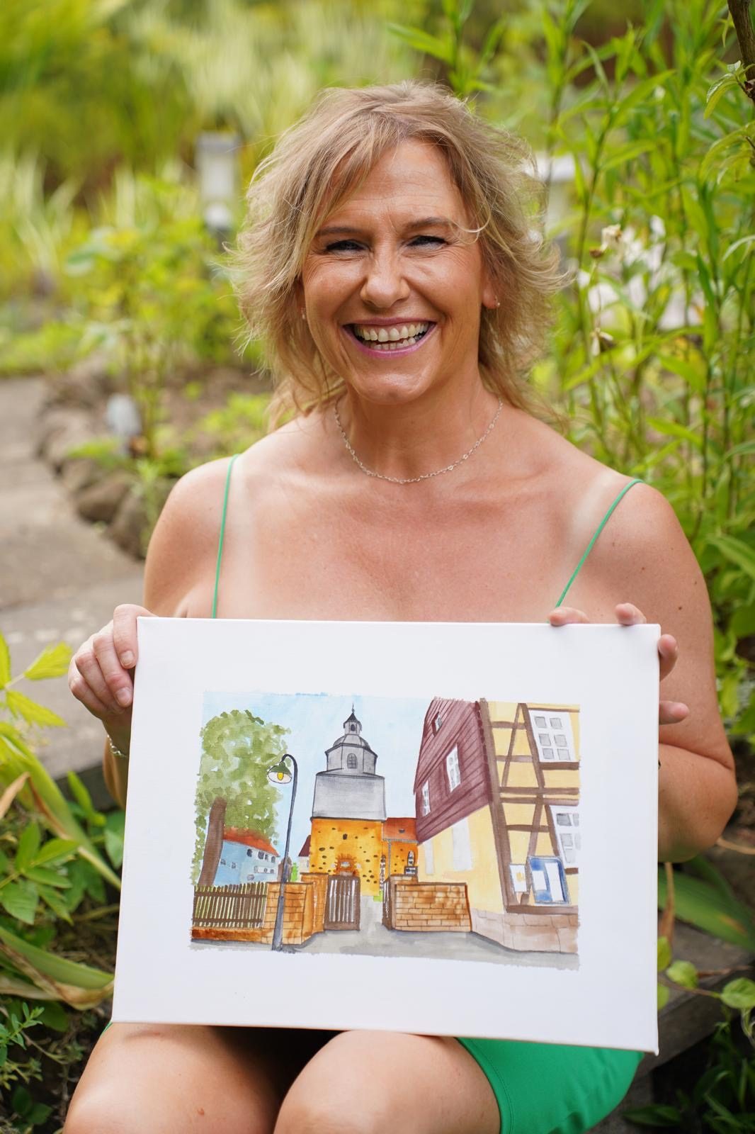 Simone Germeroth mit einem ihrer Aquarelle